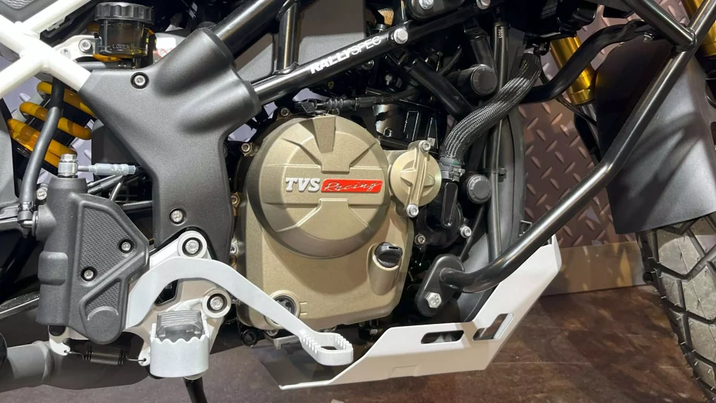 299.1 cc liquid-cooled DOHC engine