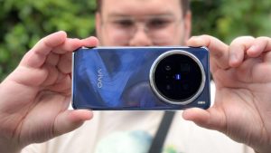 Vivo का धमाकेदार नया DSLR-Level Camera Phone! 220W चार्जिंग, फीचर्स देख उड़ जाएंगे होश 3 Vivo का धमाकेदार नया DSLR-Level Camera Phone! 220W चार्जिंग, फीचर्स देख उड़ जाएंगे होश